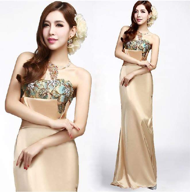 เดรสเกาะอกครีมลายดอกปัก / Cream Strapless Floral Embroidery Dress