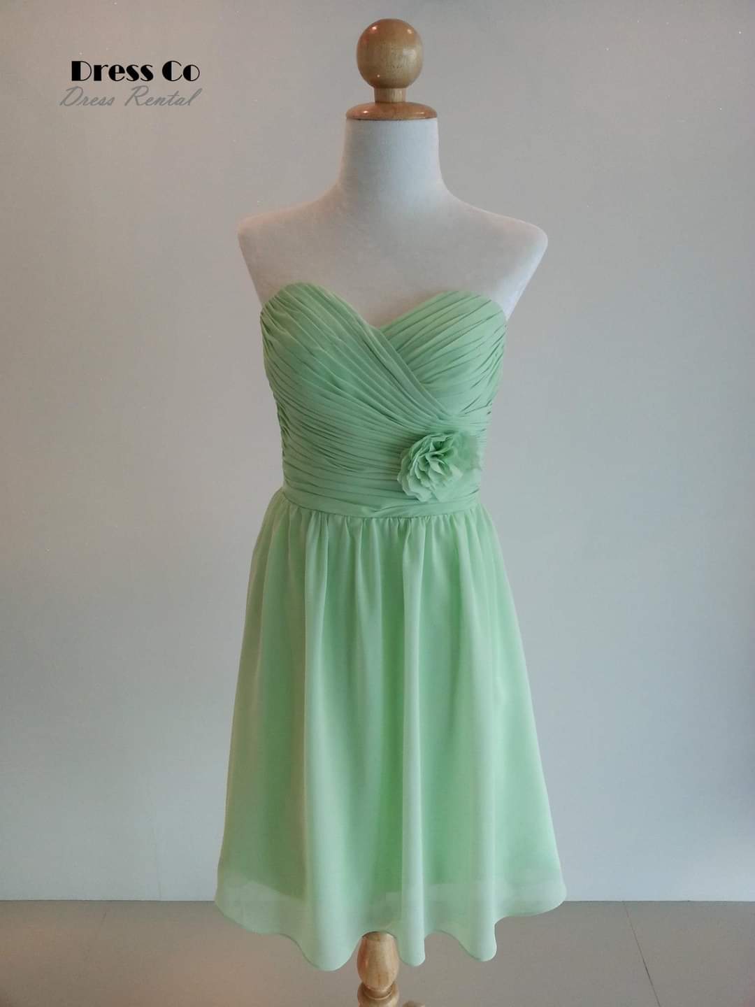 เดรสเขียวมิ้นท์เปิดไหล่จับจีบ | Mint Green Pleated Strapless Dress