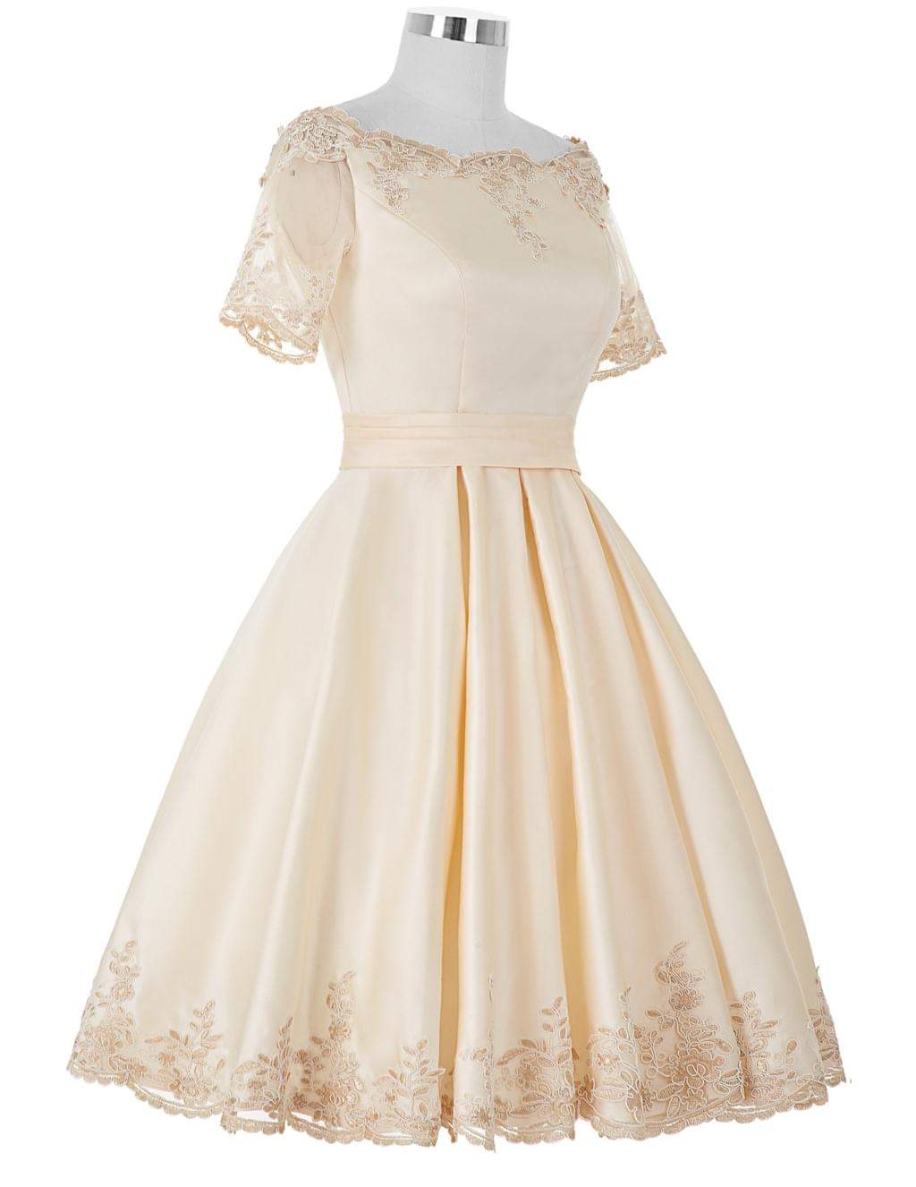 เดรสสั้นแขนลูกไม้สีครีม / Ivory Lace-Sleeve Short Dress