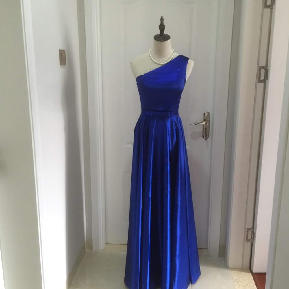 ชุดราตรีไหล่เดียวผ้าซาตินสีน้ำเงิน | One-Shoulder Satin Dress - Blue