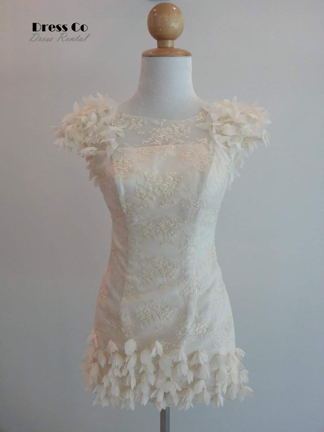 เดรสครีมลูกไม้แนบตัว | Cream 3D Floral Bodycon Dress