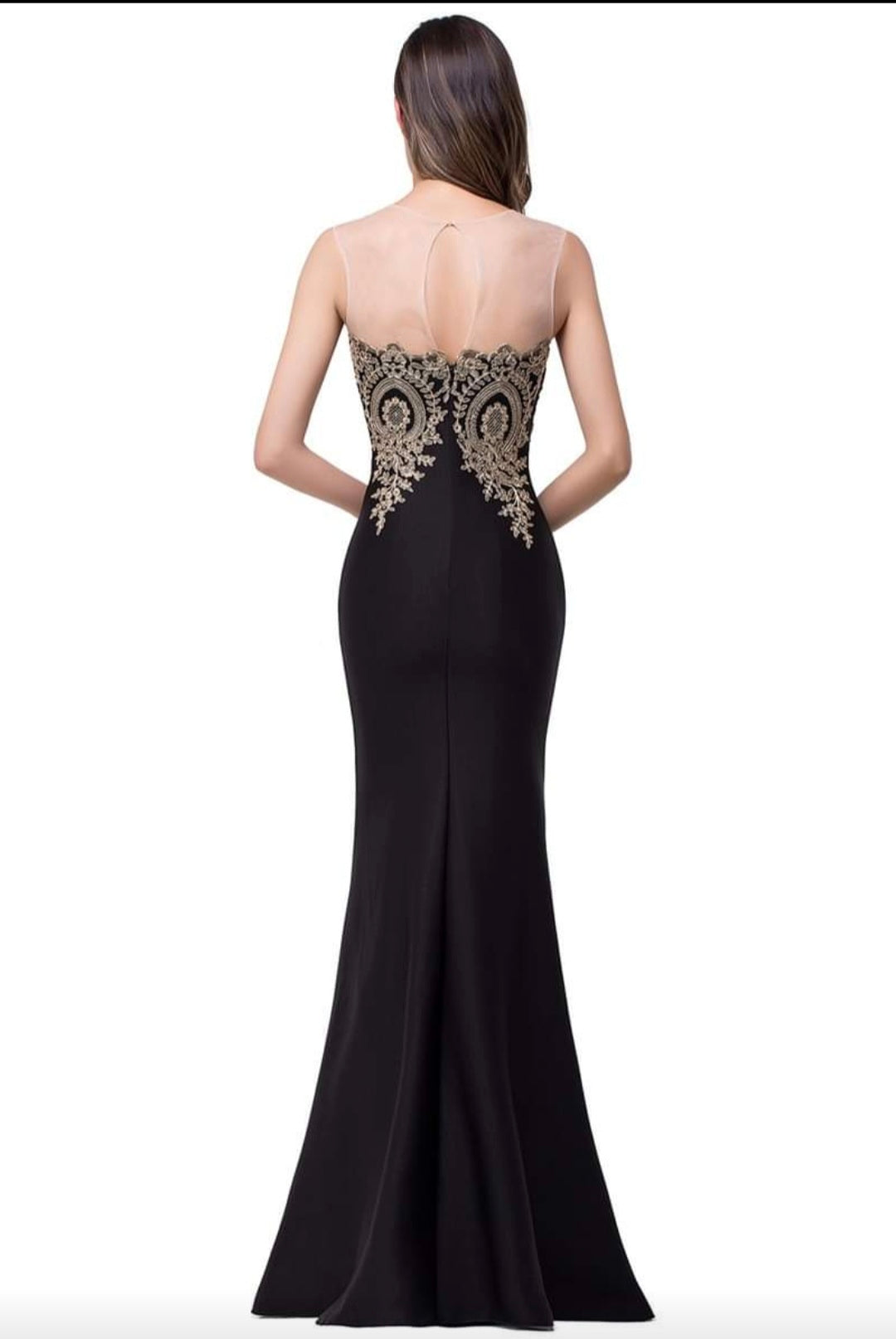 ブラックとゴールドのボディコンガウン