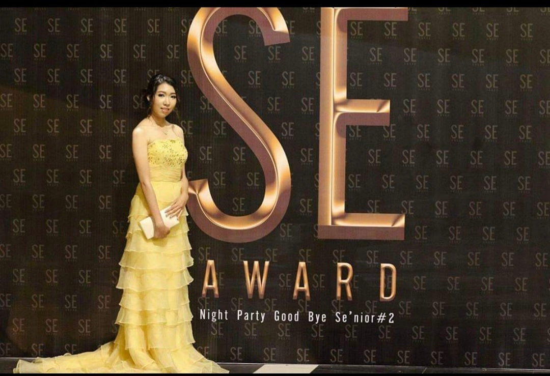 ชุดเดรสยาวผ้าชีฟองเหลือง / Yellow Tiered Mermaid Dress