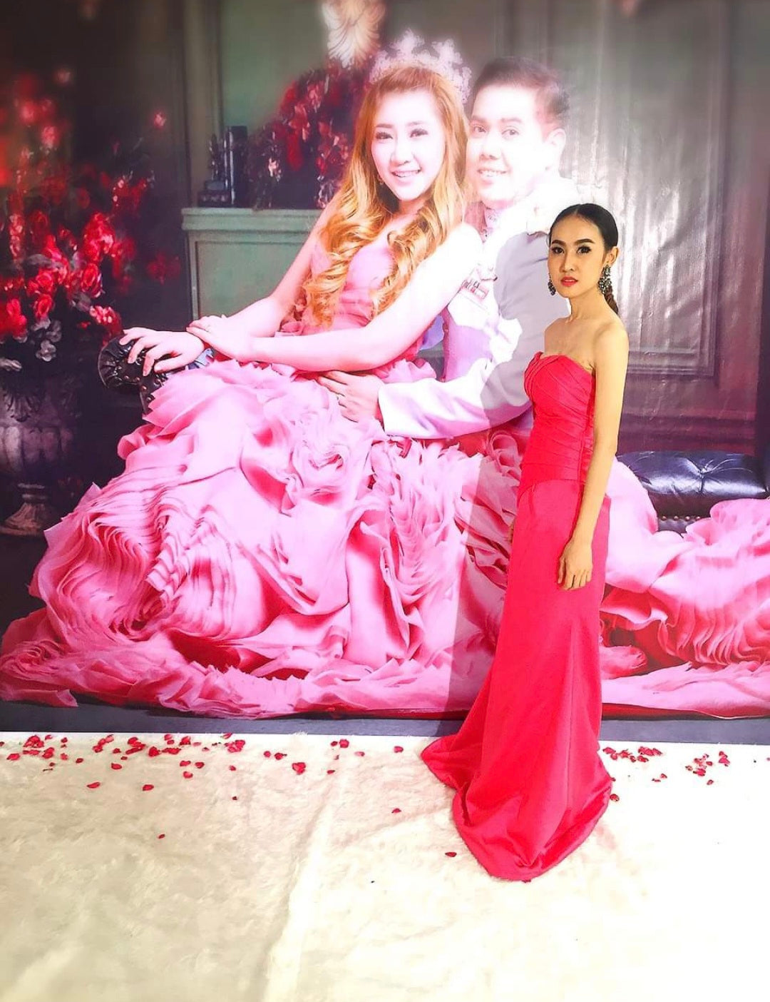 เดรสเกาะอกสีชมพูบานเย็น / Hot Pink Strapless Gown