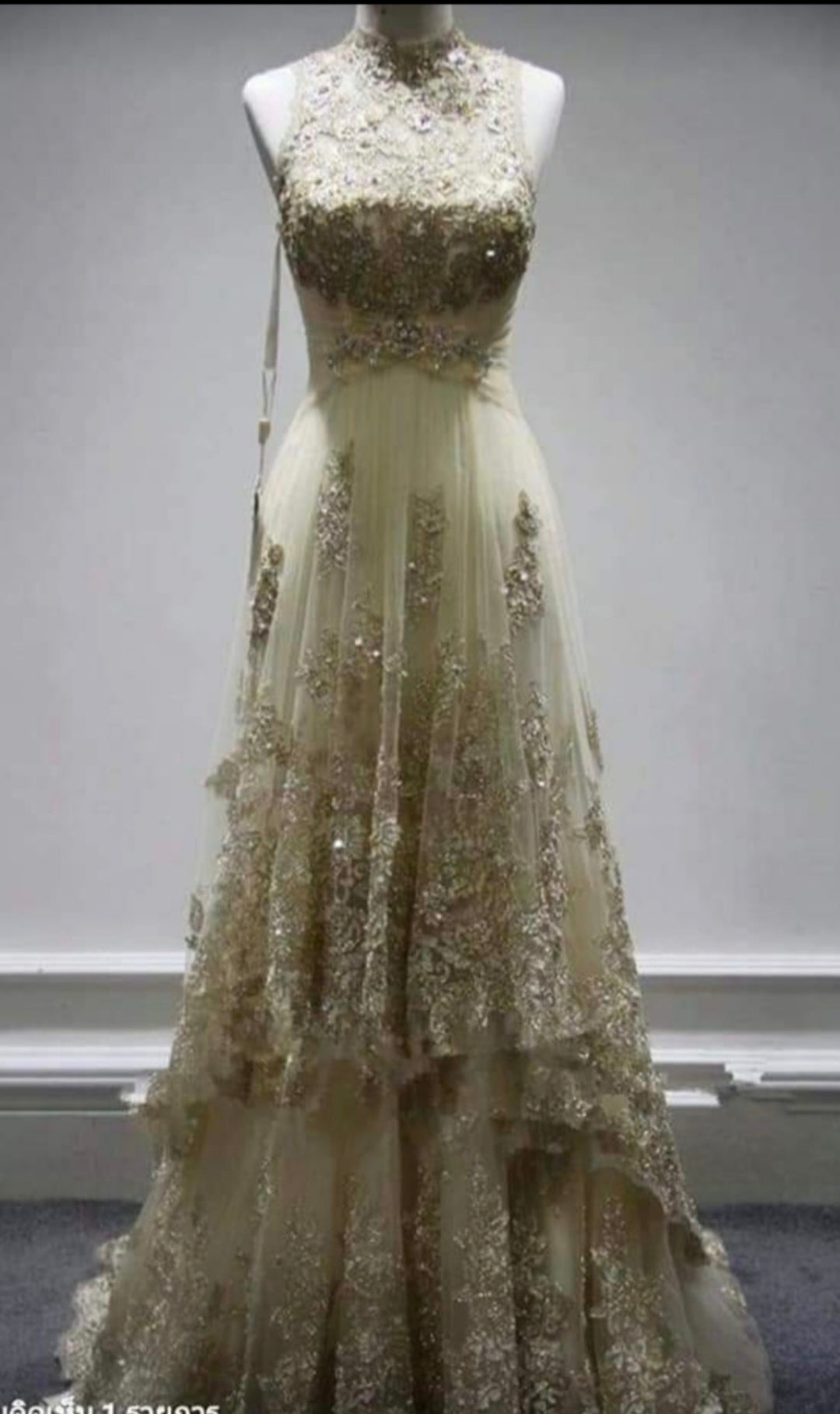 Gold Lace High-Neck Evening Gown / ชุดเดรสลูกไม้ทองคอปิดทรงยาว