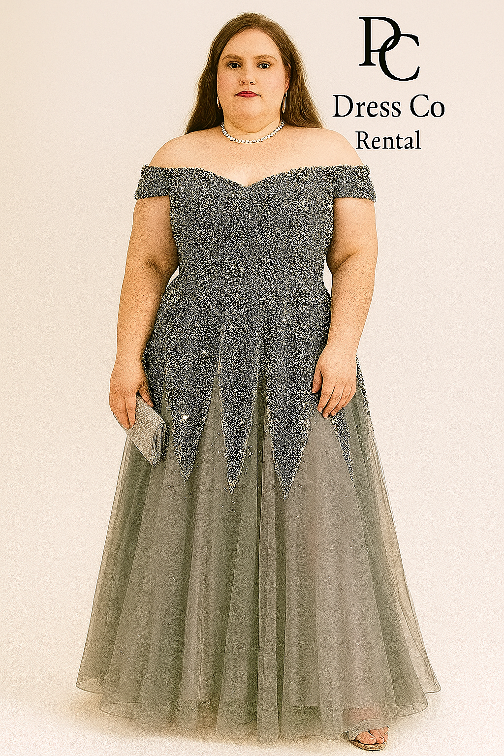 เดรสยาวเปิดไหล่ สีเทากลิตเตอร์ / Glitter Gray Off-Shoulder Evening Gown