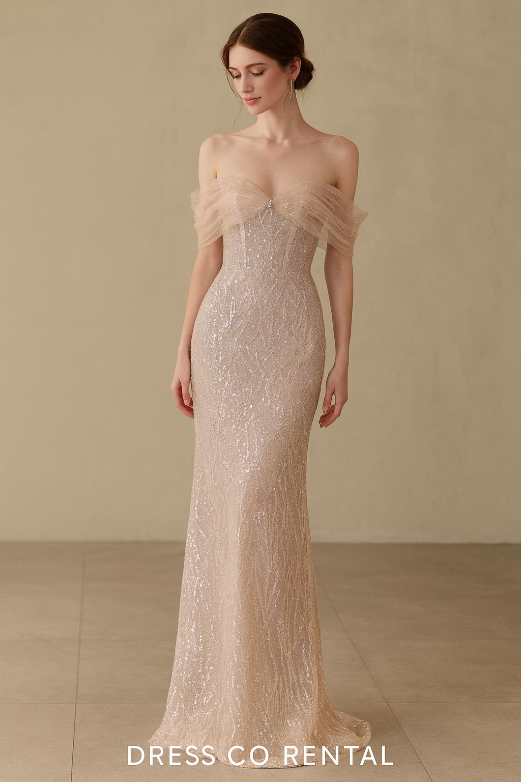 เดรสยาวเปิดไหล่ สีครีมทอง ประดับกลิตเตอร์ทรงหรู – Size M