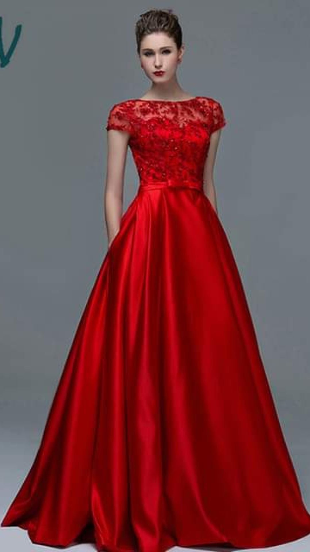 Red Elegance Gown / ชุดราตรียาวสีแดง