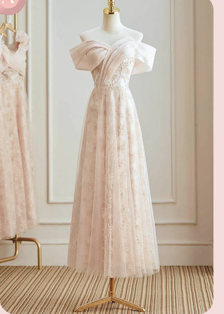 ชุดราตรีโทนสีพีชดีไซน์โบว์หน้า อกเปิดไหล่ ขายดี