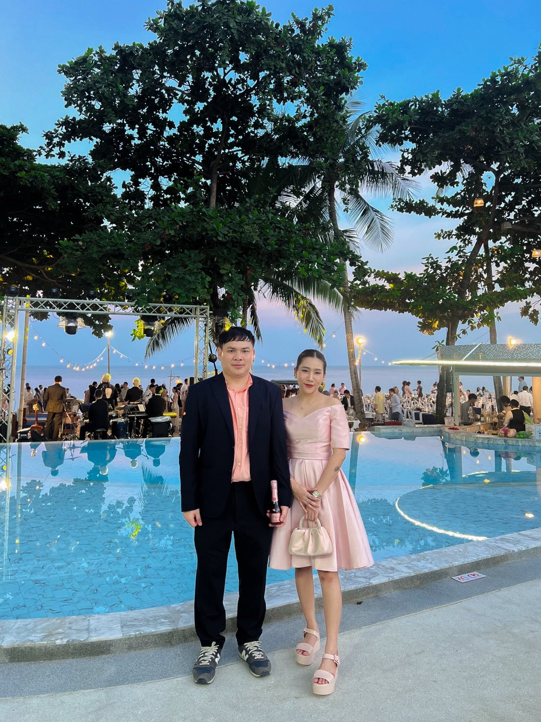 ขอบคุณลูกค้าที่เลือกเช่าชุดราตรีและชุดสูท สำหรับงานแต่งงานที่ภูเก็ต 🌴✨