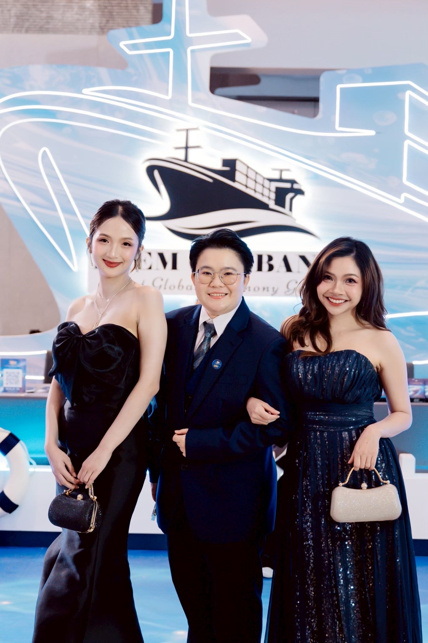 ชุดราตรีสุดหรู สำหรับงานเลี้ยงบริษัท ✨🥂