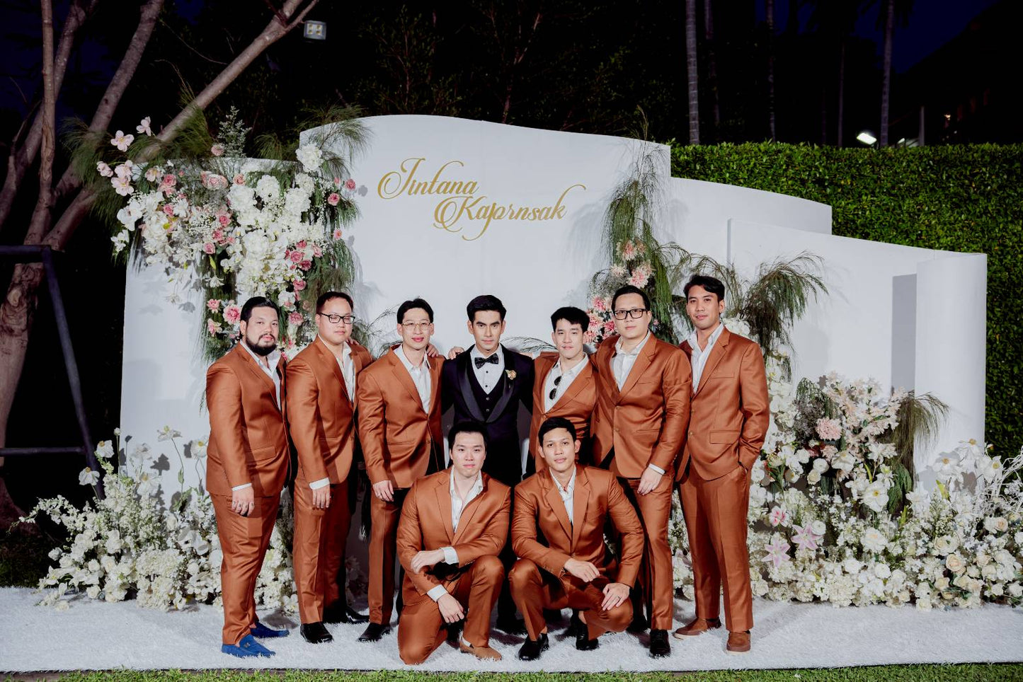 ขอบคุณเพื่อนเจ้าบ่าวทั้ง 8 ท่าน ที่ไว้วางใจตัดสูทกับ Dress Co ✨