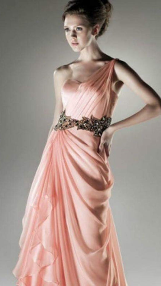 ชุดราตรีไหล่เฉียงแต่งเอว / One-Shoulder Gown with Embellished Waist