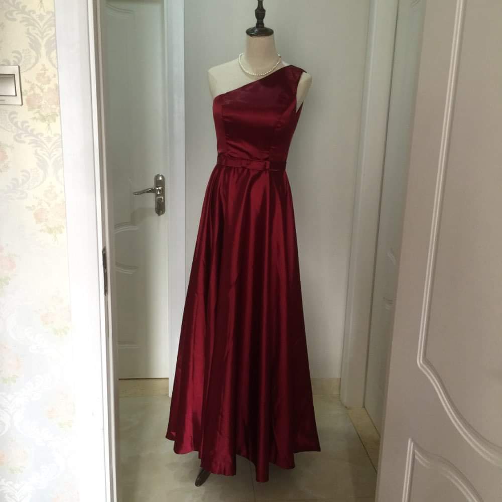 One-Shoulder-Satin-Red