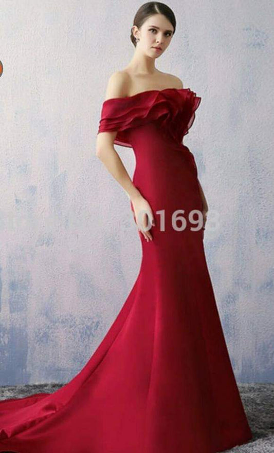Off-Shoulder-Ruffle-Train
