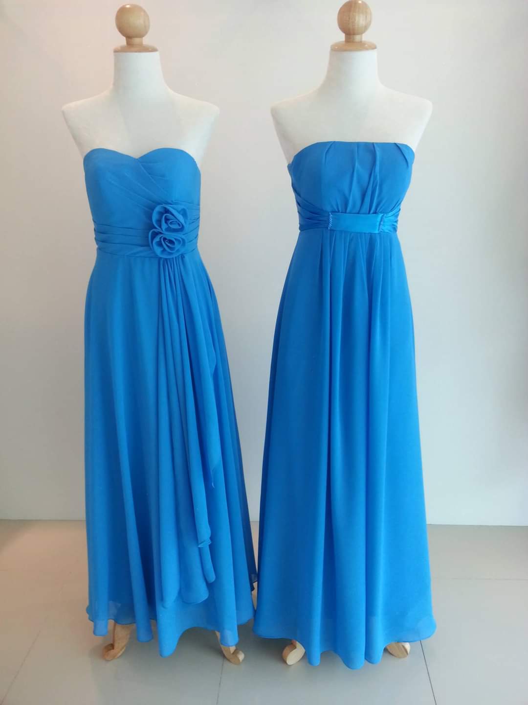 ブルーのストラップレスシフォンガウンセット | ツーピースのブルーのストラップレスシフォンイブニングガウンセット