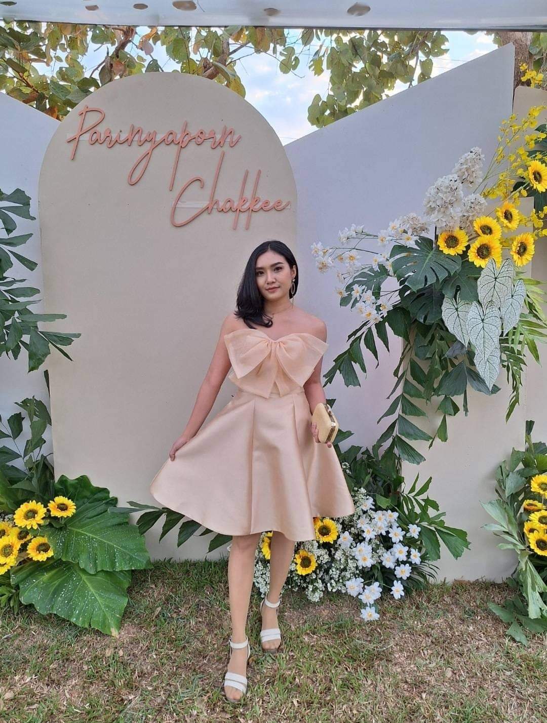 เดรสนู้ดโบว์หน้า / Nude Bow Dress
