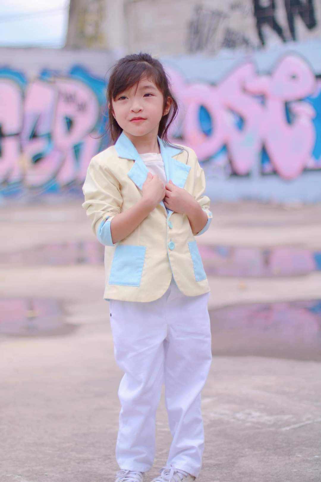 子供用スーツ、水色に白の縁取り（レンタル）
