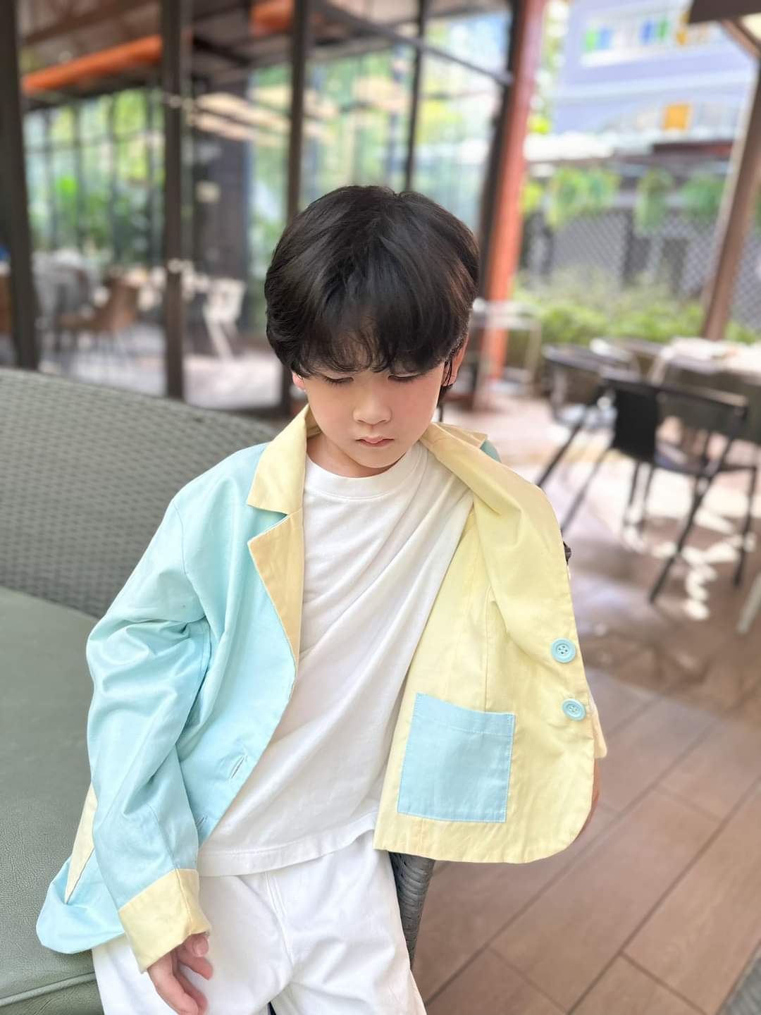 子供用スーツ、水色に白の縁取り（レンタル）