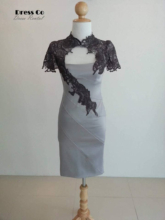 เดรสเข้ารูปเทาลูกไม้คลุมไหล่ | Grey Lace Overlay Bodycon Dress
