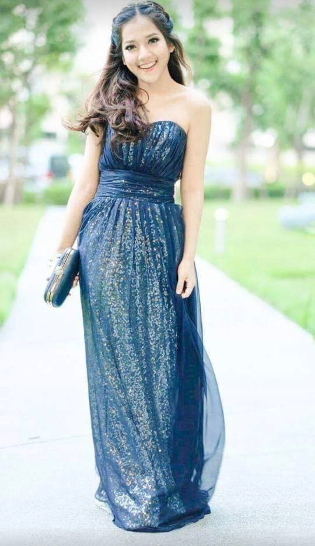 เดรสยาวสีน้ำเงินปักเลื่อม / Navy Blue Sequin Evening Dress