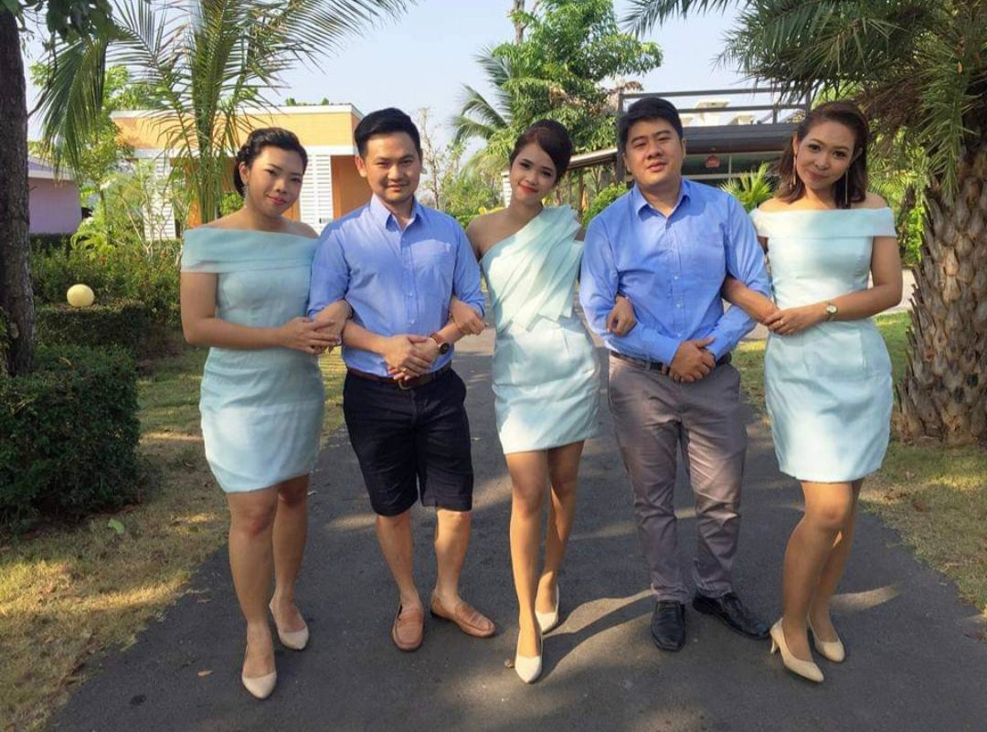 ลูกค้าใส่ชุดราตรี – Customer Review