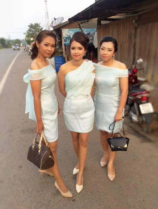 ลูกค้าใส่ชุดราตรี – Customer Review
