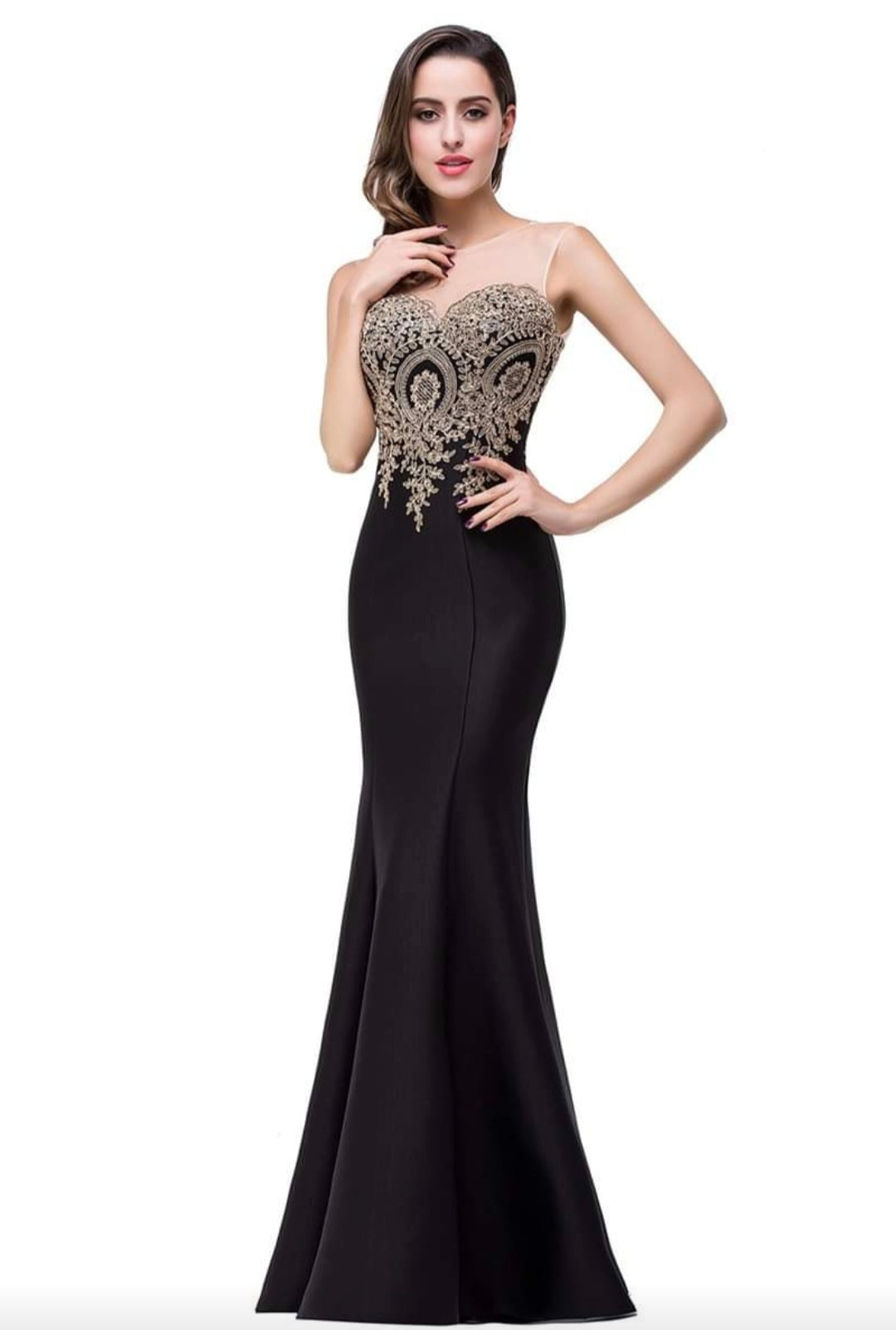 ブラックとゴールドのボディコンガウン