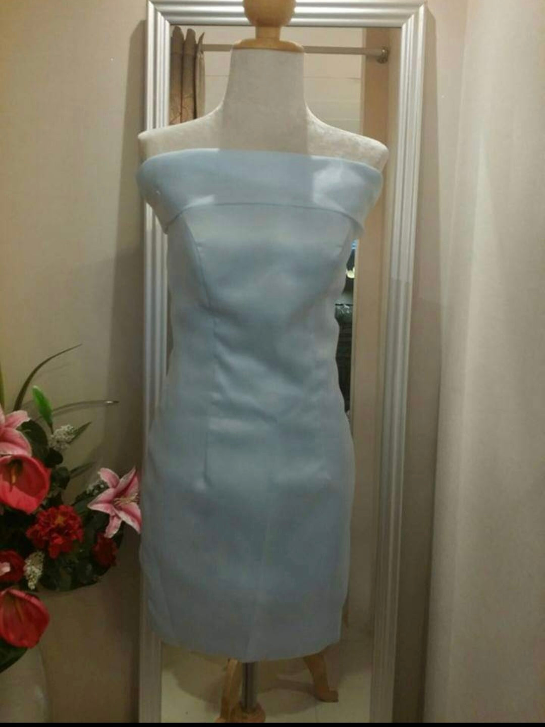เดรสเปิดไหล่สีฟ้าอ่อนโบว์หลัง / Light Blue Off-Shoulder Dress with Bow