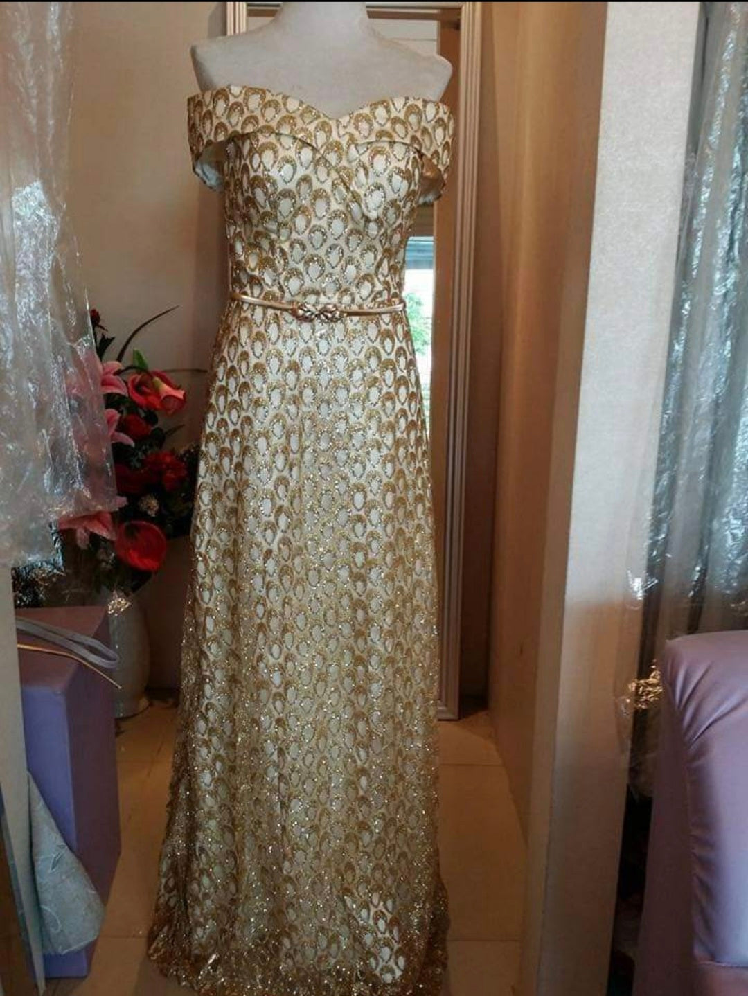 ชุดราตรีปักเลื่อมทองเปิดไหล่ | Gold Sequin Off-Shoulder Elegant Dress