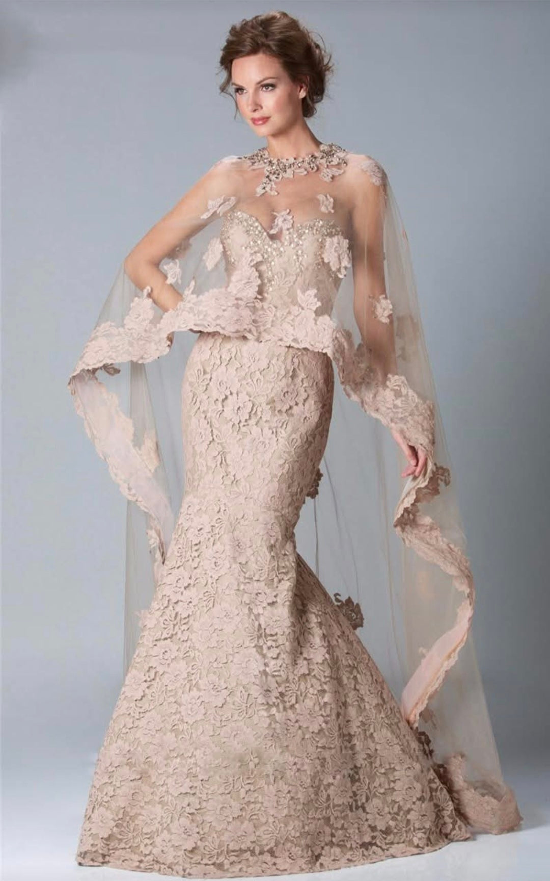 ชุดลูกไม้หรูสีนู้ด / Nude Lace Luxury Gown