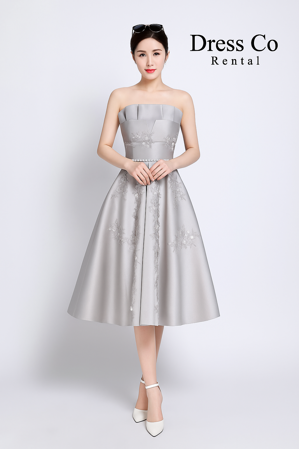เดรสสีเทาเงินปักลายดอกไม้ ทรงสุภาพ หรูหรา/Silver Satin Floral Embroidered Dress – Elegant A-Line