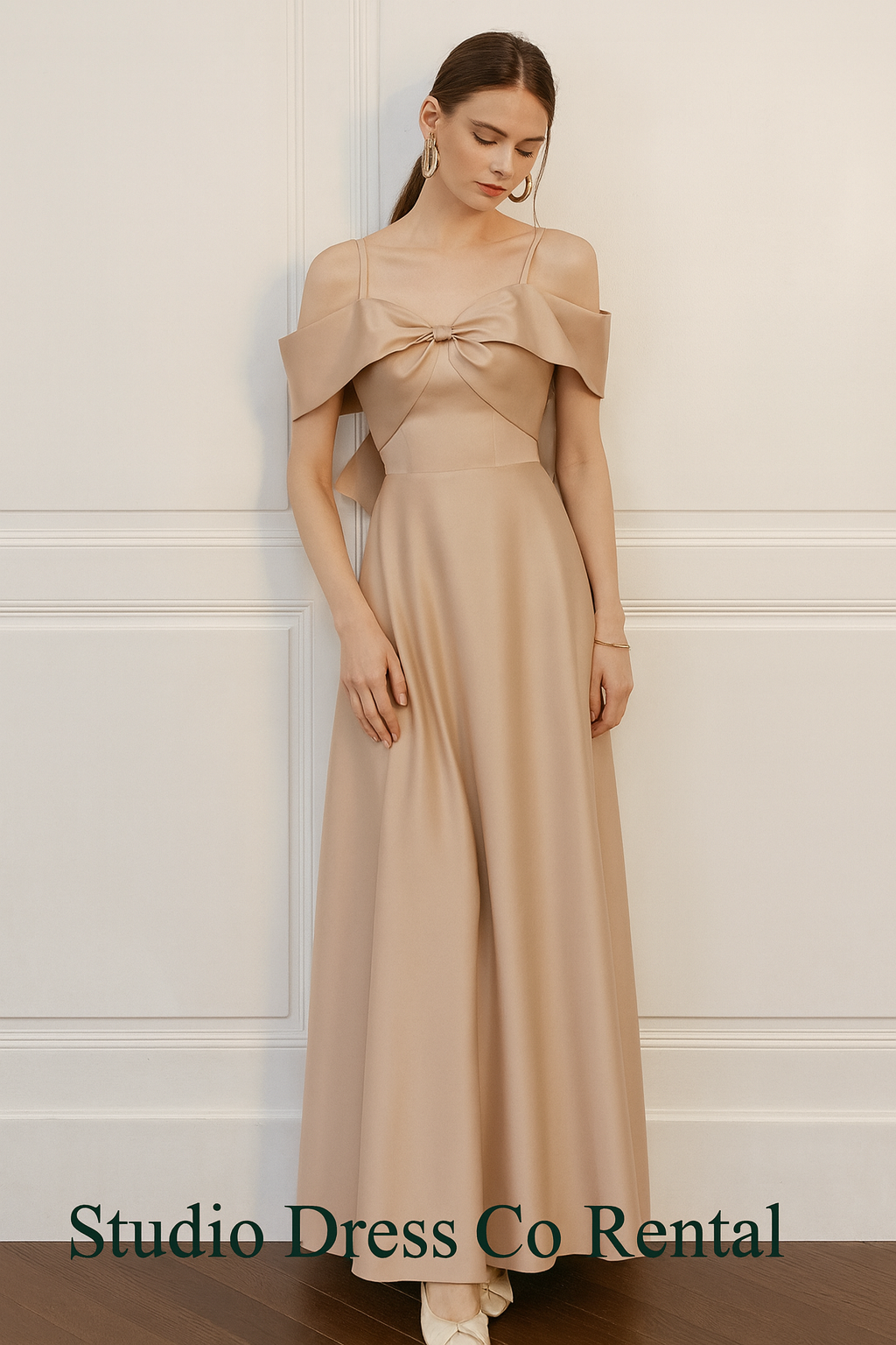 เดรสยาวโทนนู้ด โบว์หน้าไหล่ เปิดไหล่สายเดี่ยว – Size M