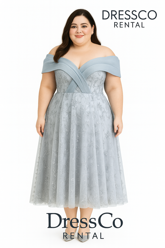 เดรสเปิดไหล่ลูกไม้สีฟ้าอ่อน / Light Blue Off-Shoulder Lace Dress