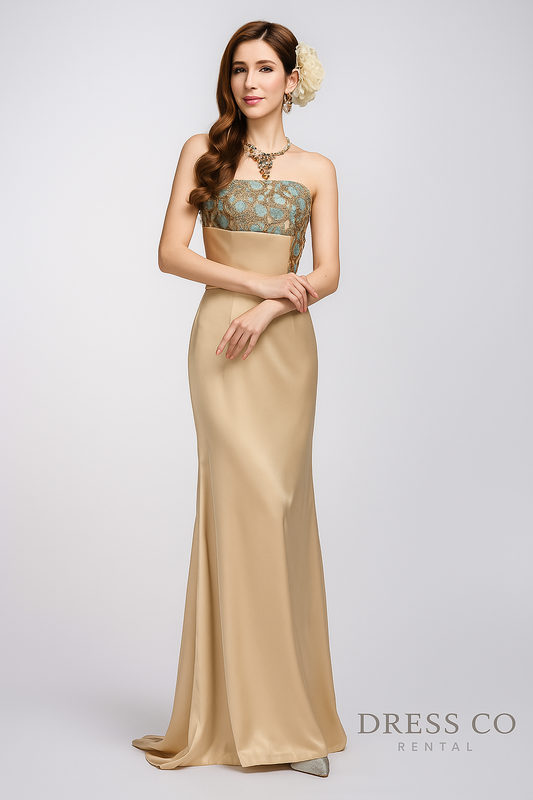เดรสเกาะอกครีมลายดอกปัก / Cream Strapless Floral Embroidery Dress
