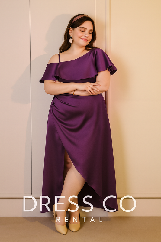 ชุดเดรสพลัสไซส์สีม่วงไวน์ ไหล่เฉียง ทรงไขว้หน้า ผ้าซาตินพริ้วหรู