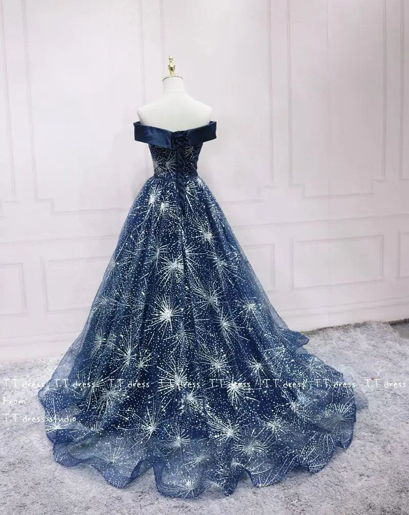 ชุดราตรียาวเปิดไหล่ ลายดวงดาวแวววาว | Midnight Starry Night Gown